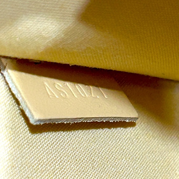 Bundle Louis Vuitton Authentic Epi Leather Shoulder Bag with Matching Compact - Picture 10 of 10